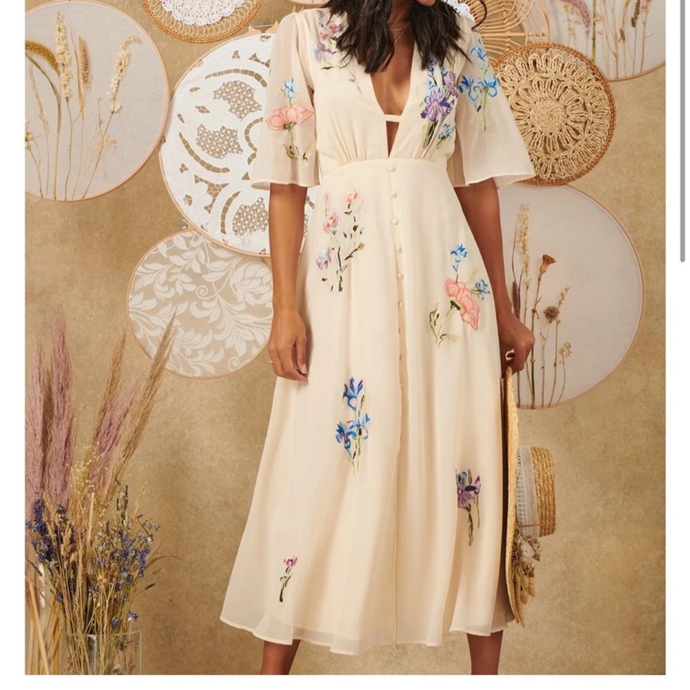 Hope and Ivy Floral Embroidered Cream Dress